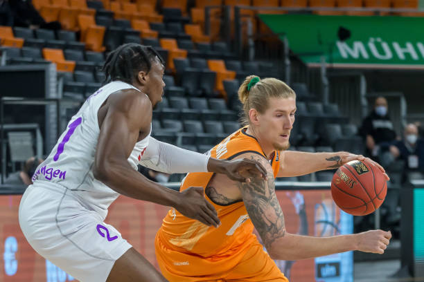 直到今天站 直到今天站