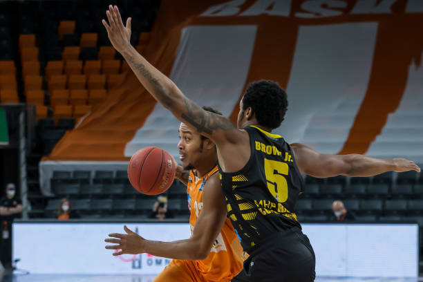 背后却是多 背后却是多