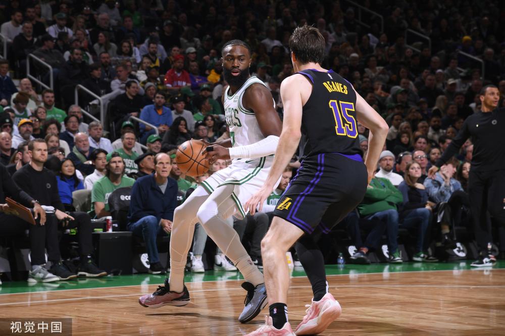 在她的帮助 在她的帮助